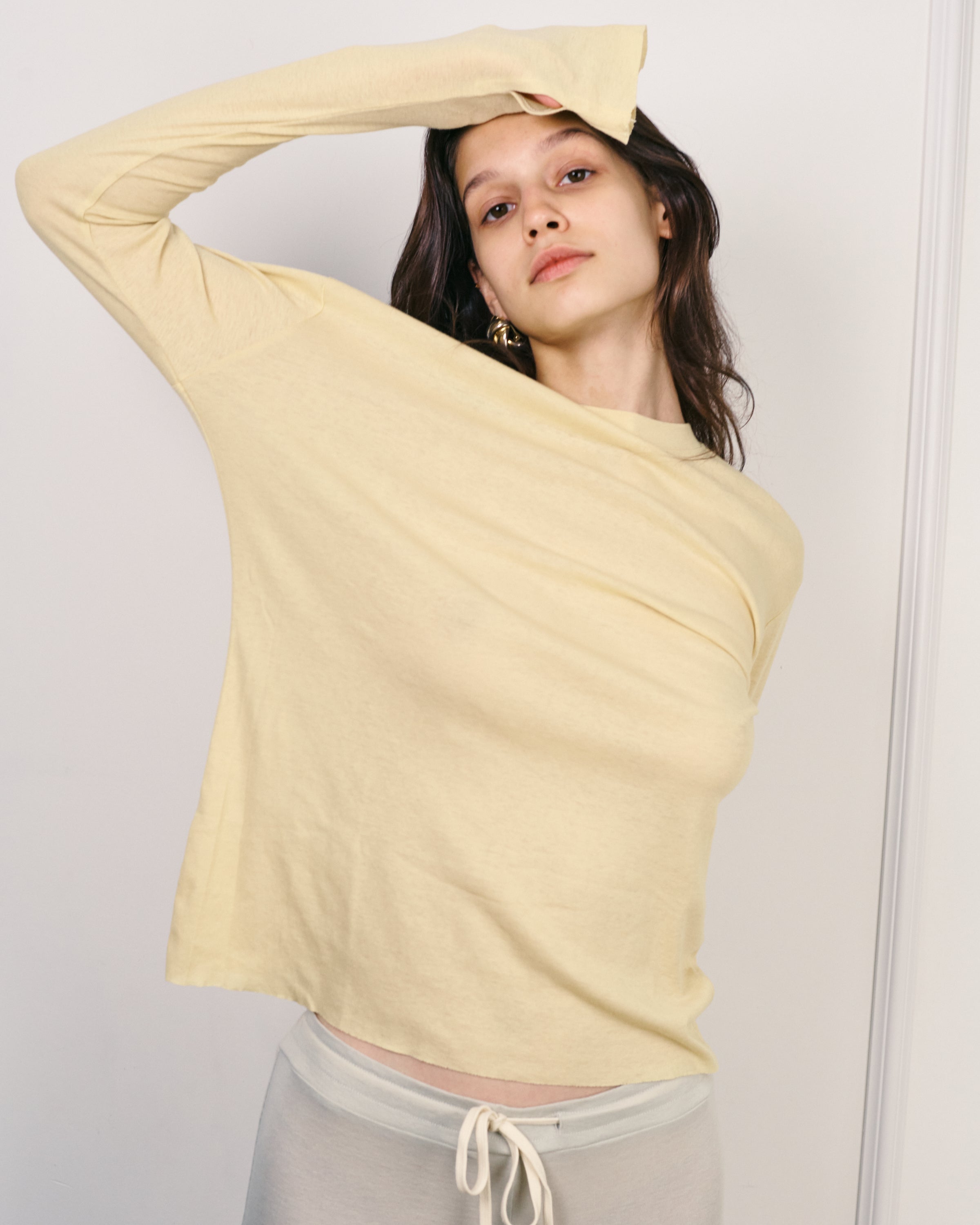 MILA BUTTER TEE