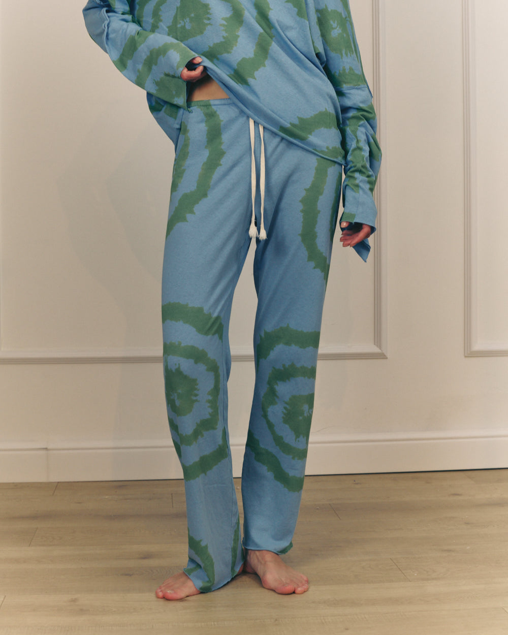 LORO TIE DYE BLUE WITH GREEN PANTS