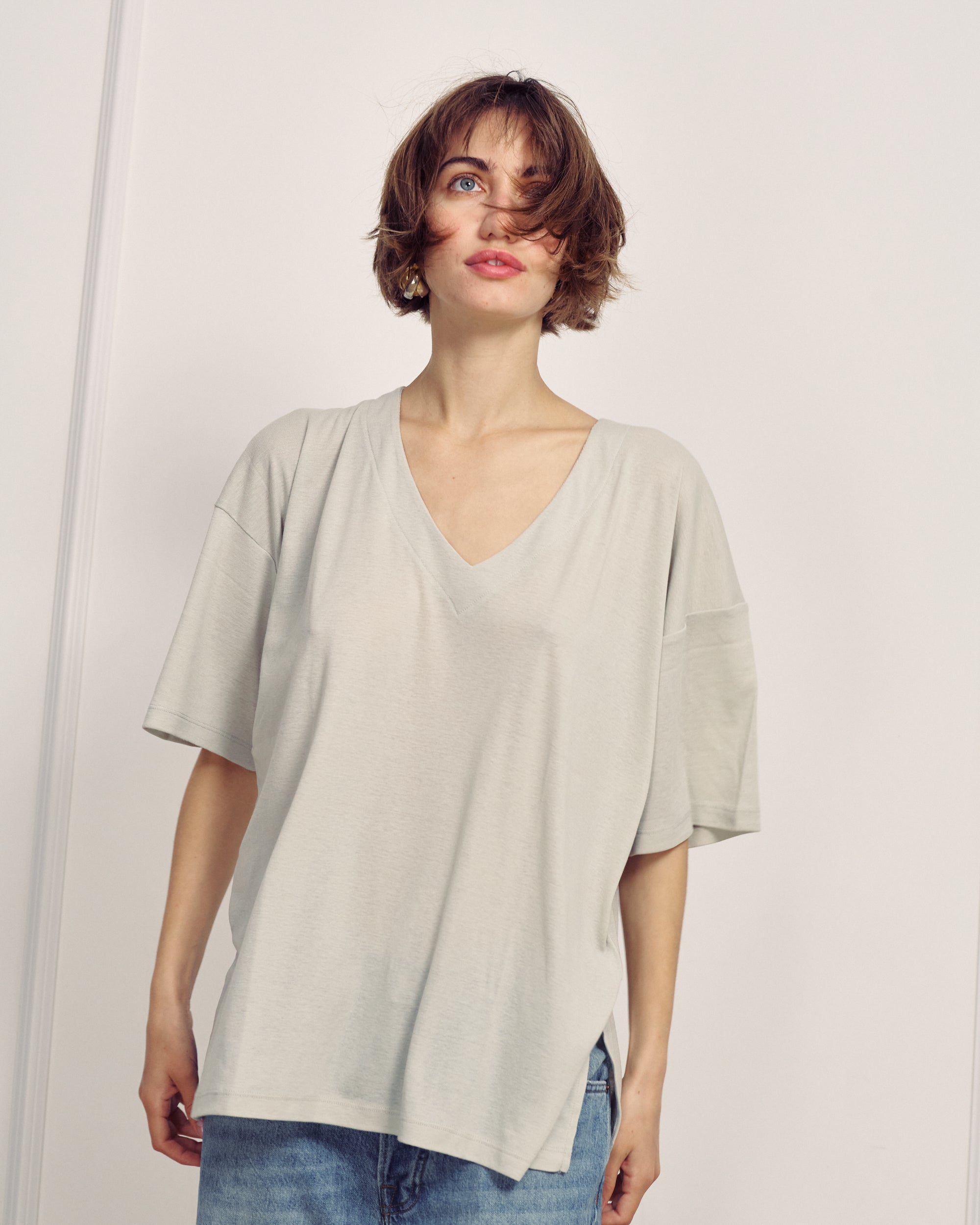 VIVIE STONE V NECK
