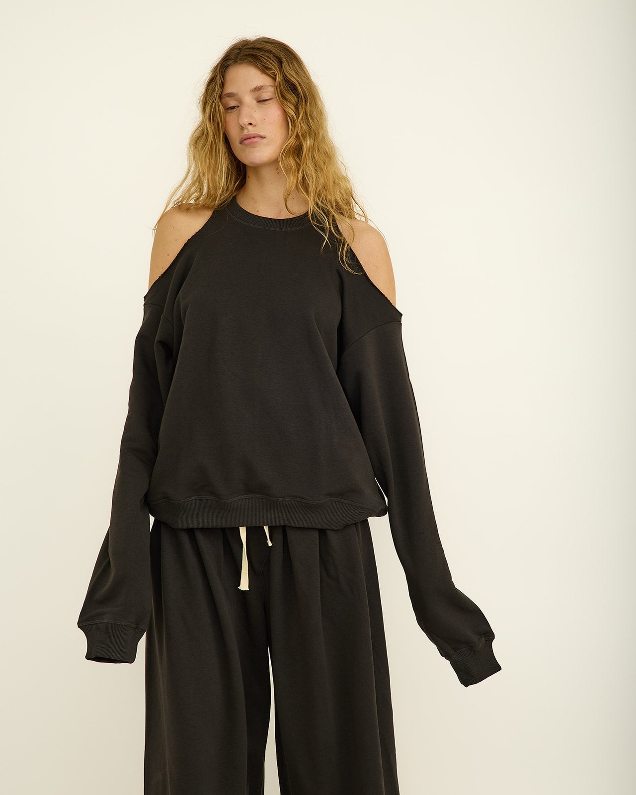 JENISE EASY BLACK SWEATSHIRT