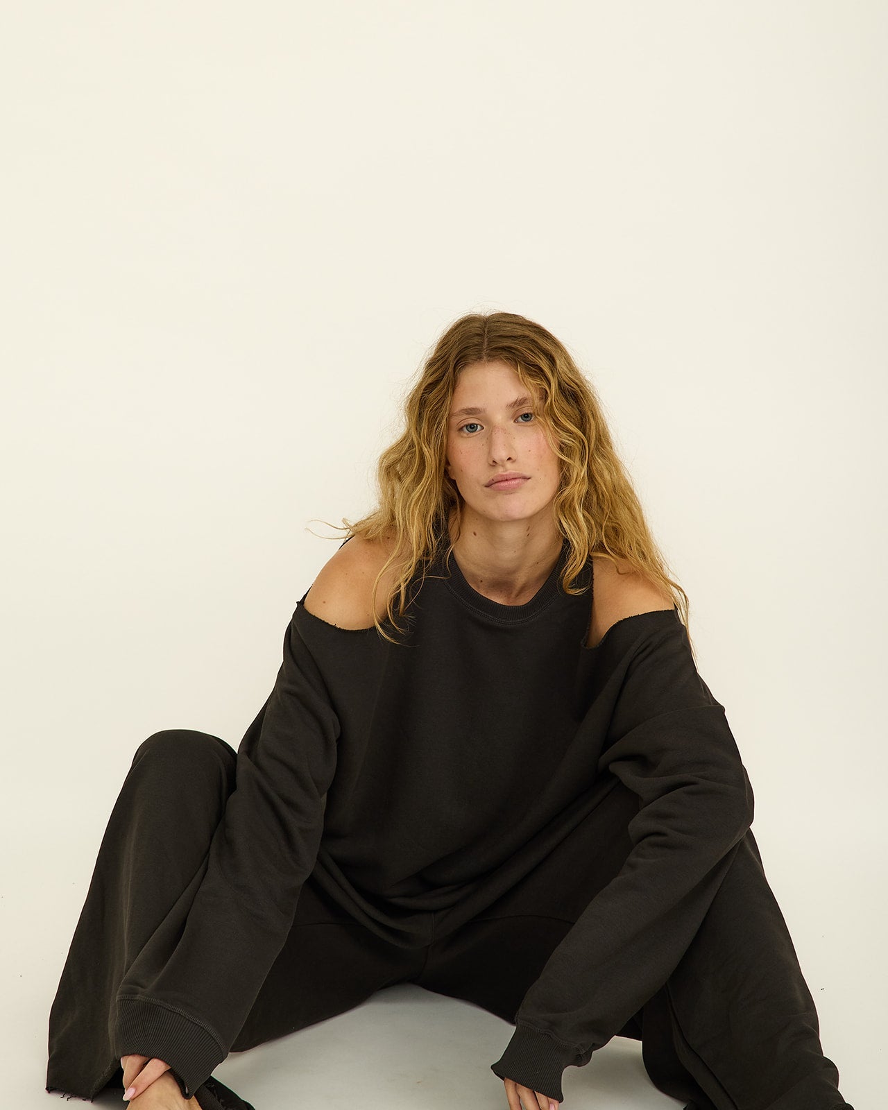 JENISE EASY BLACK SWEATSHIRT