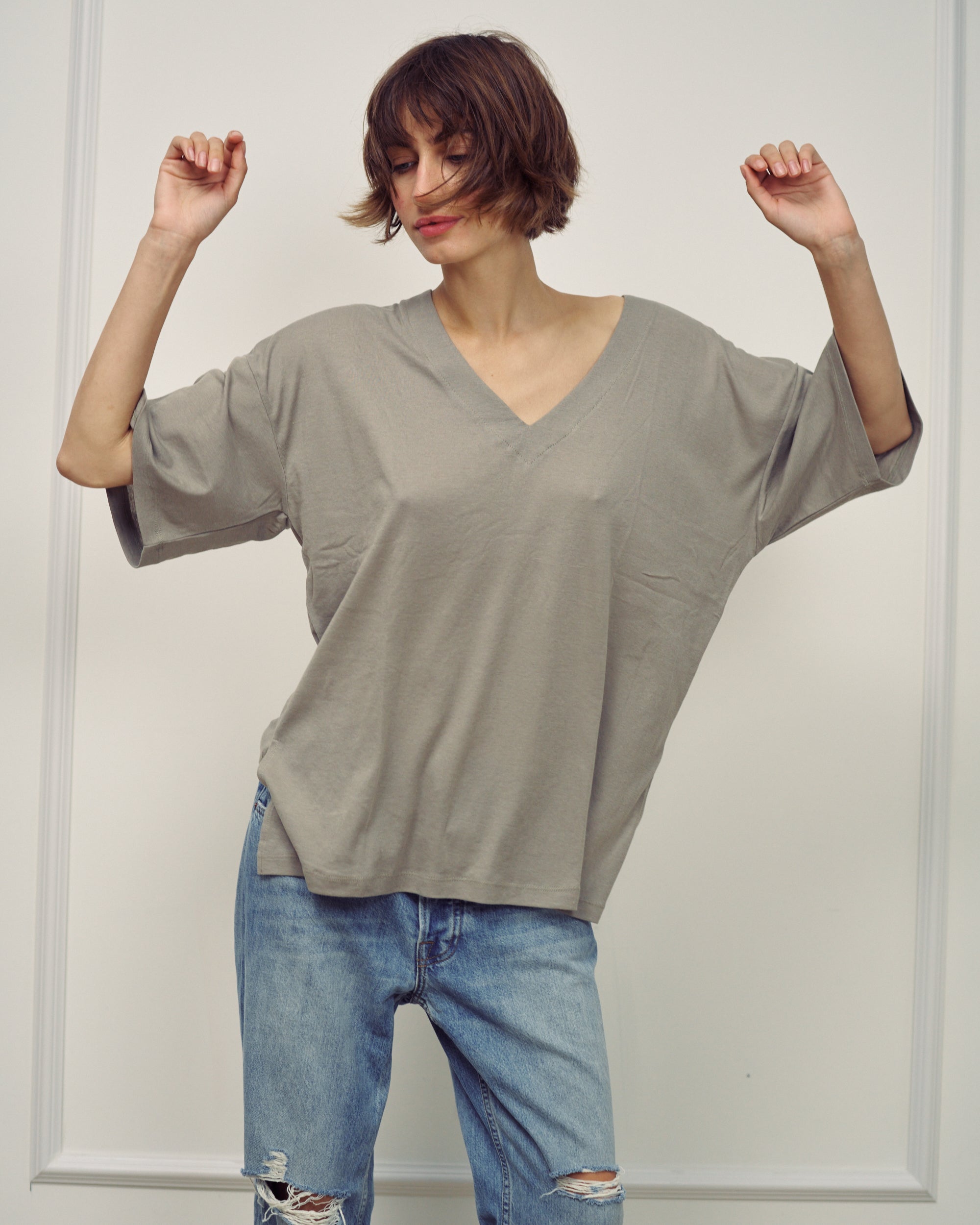 VIVIE GREY V NECK
