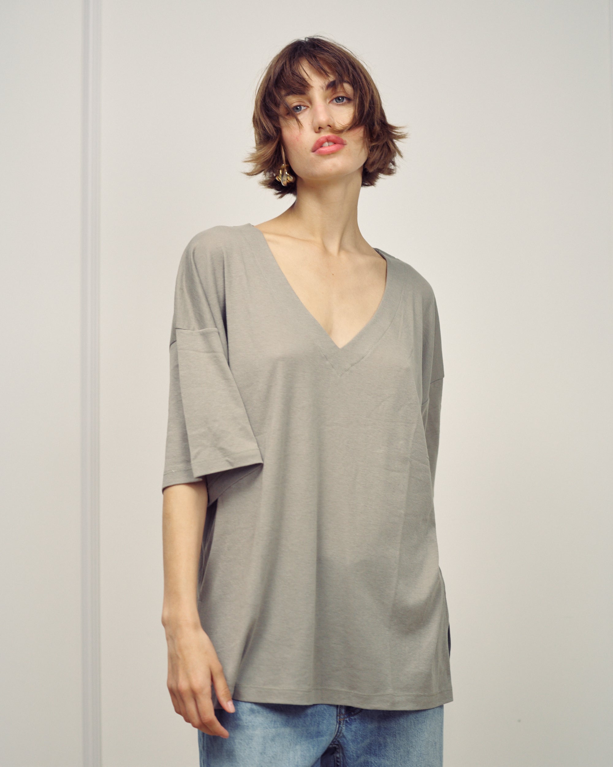 VIVIE GREY V NECK