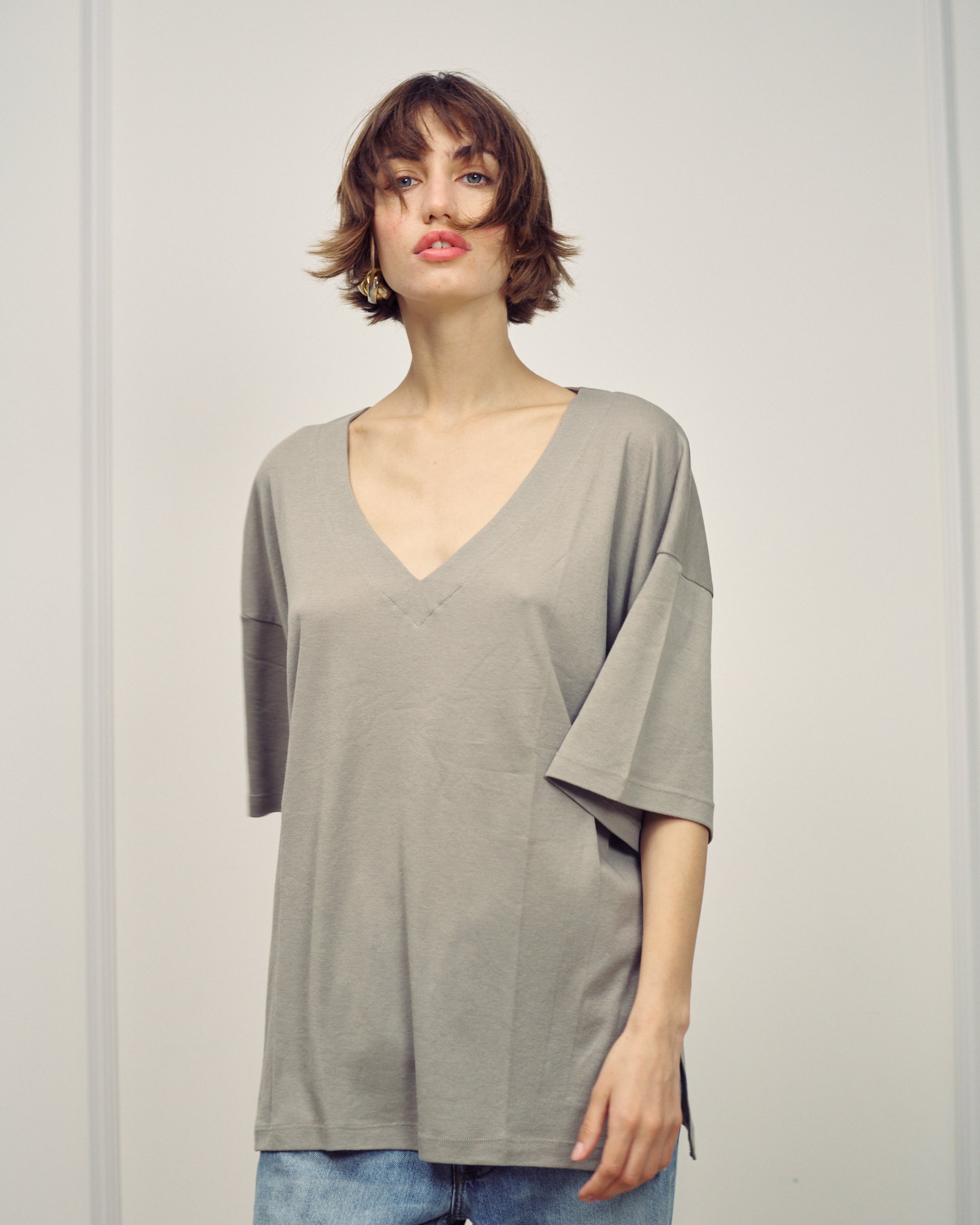 VIVIE GREY V NECK