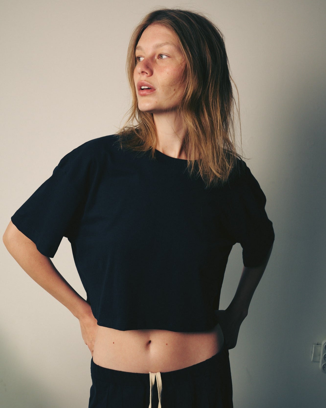 ESTER EASY BLACK CROP