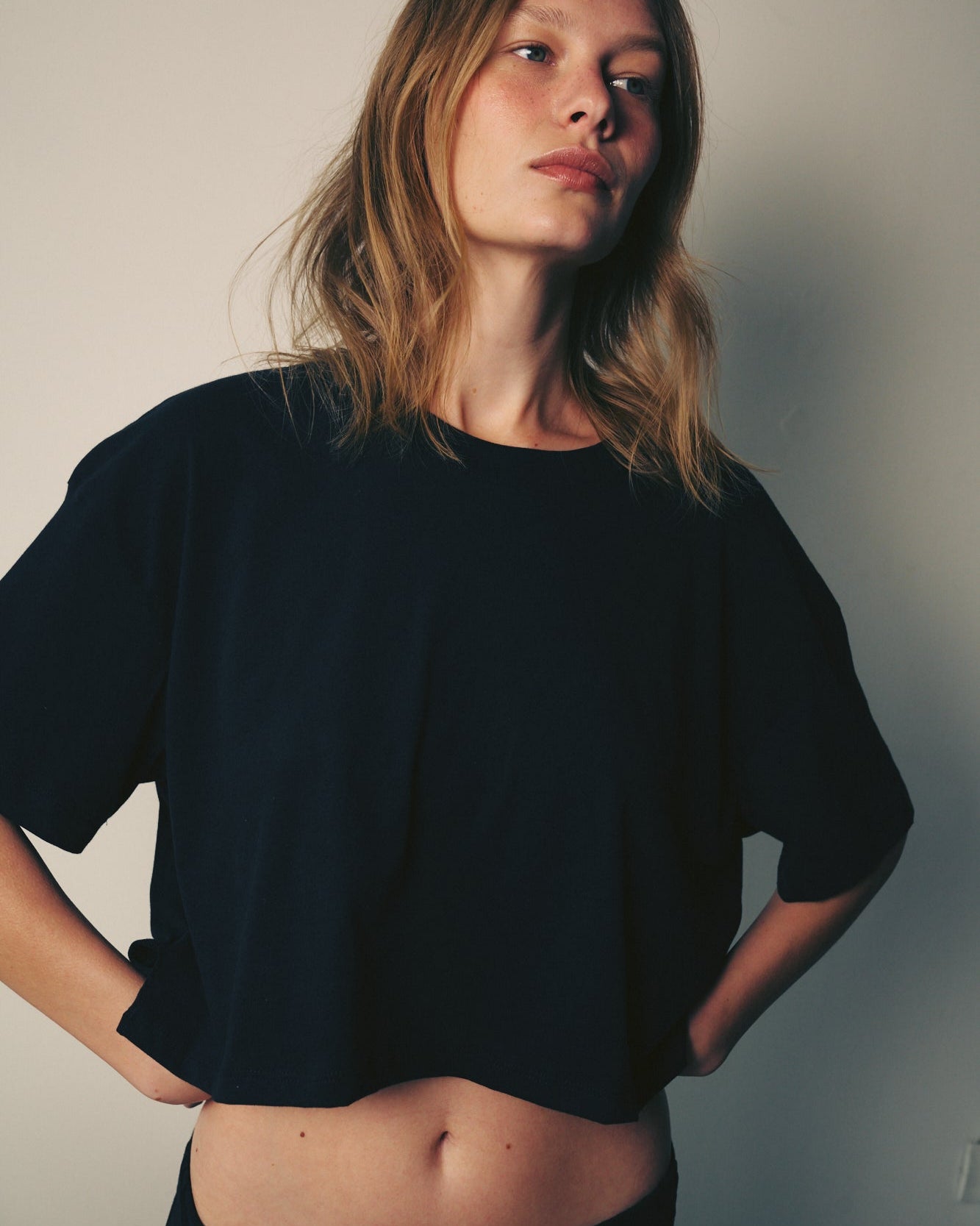 ESTER EASY BLACK CROP