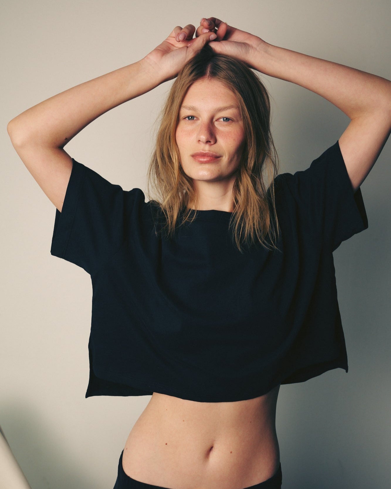 ESTER EASY BLACK CROP