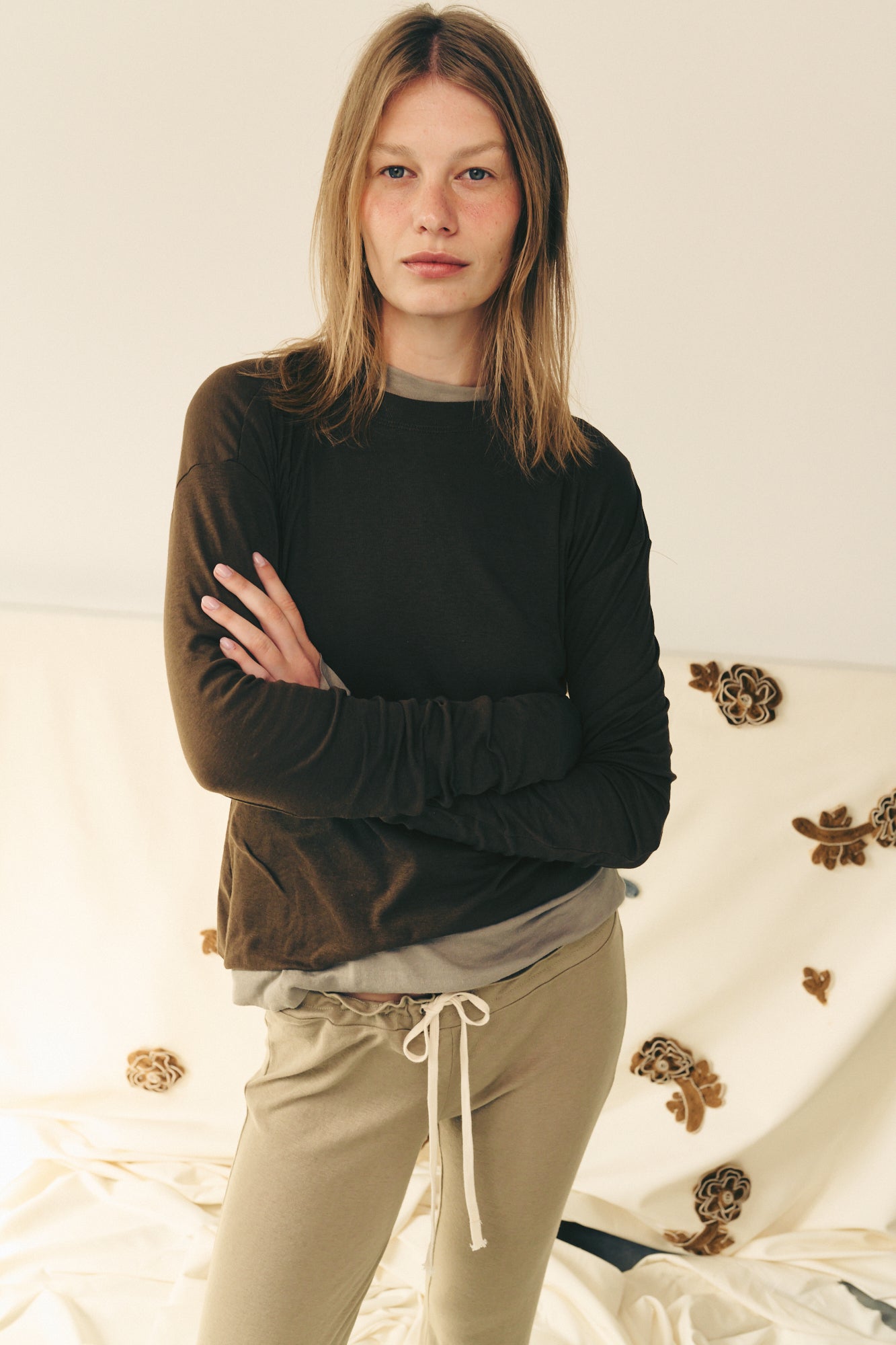 MILA SMOKY BROWN TEE