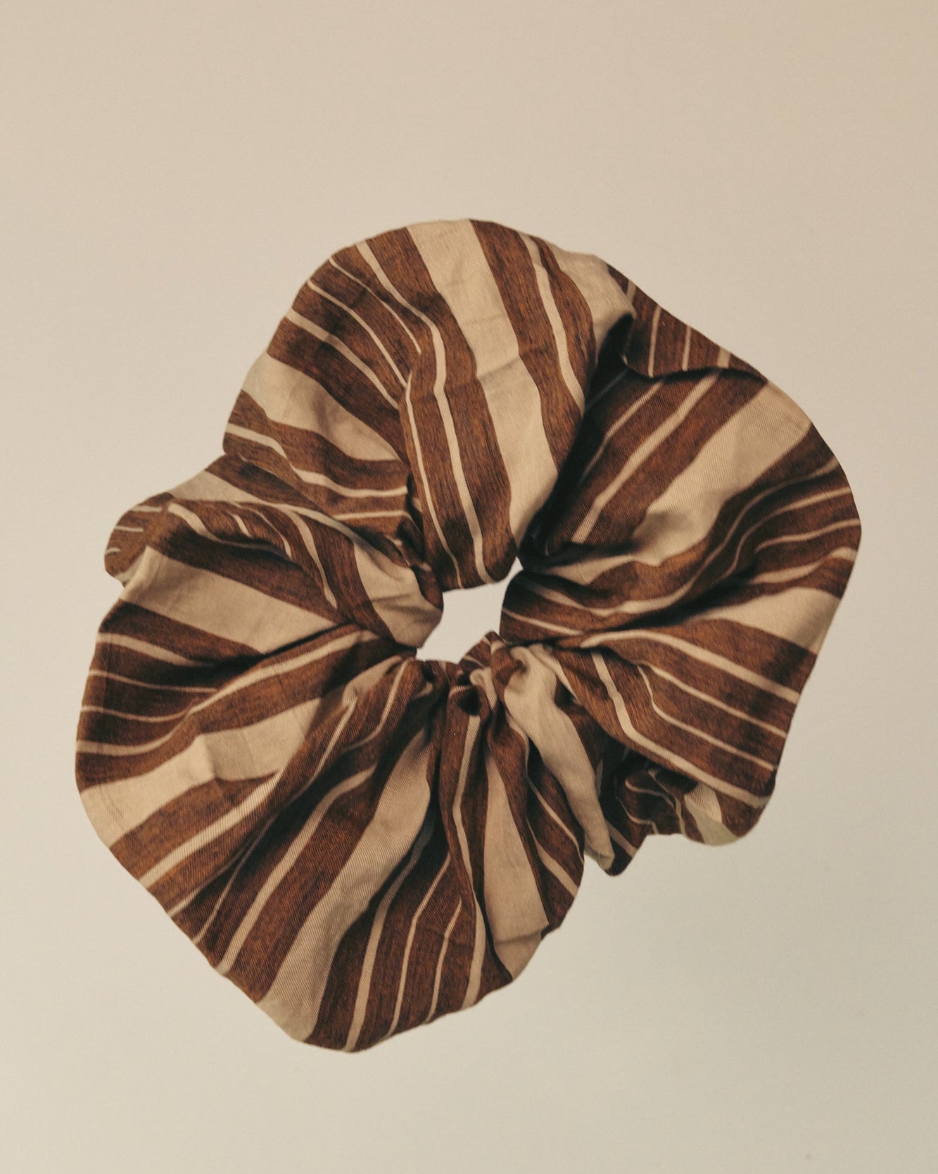 SCRUNCHIE MULTI BROWN