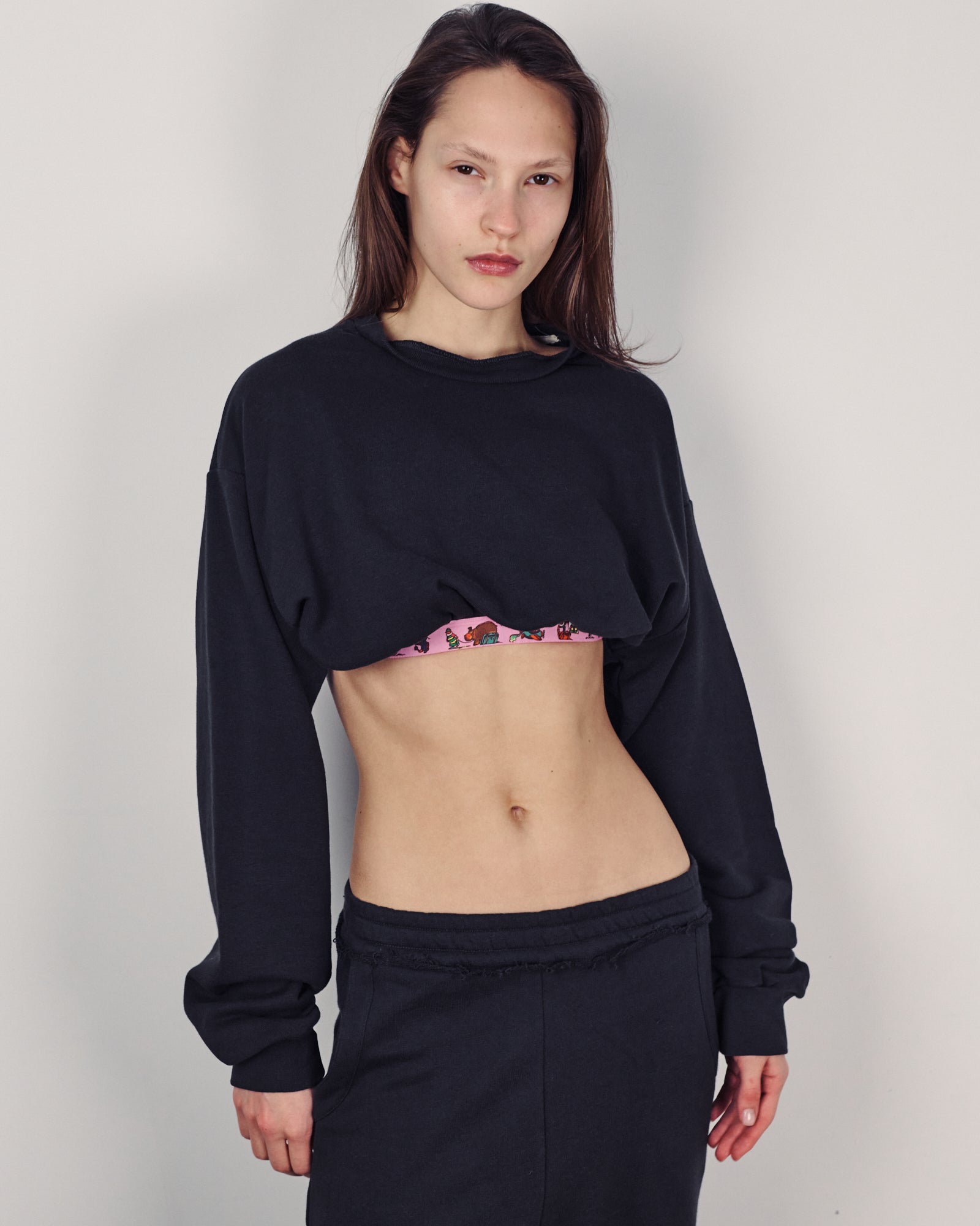 SNOOPY CROP SWEATER EASY BLACK