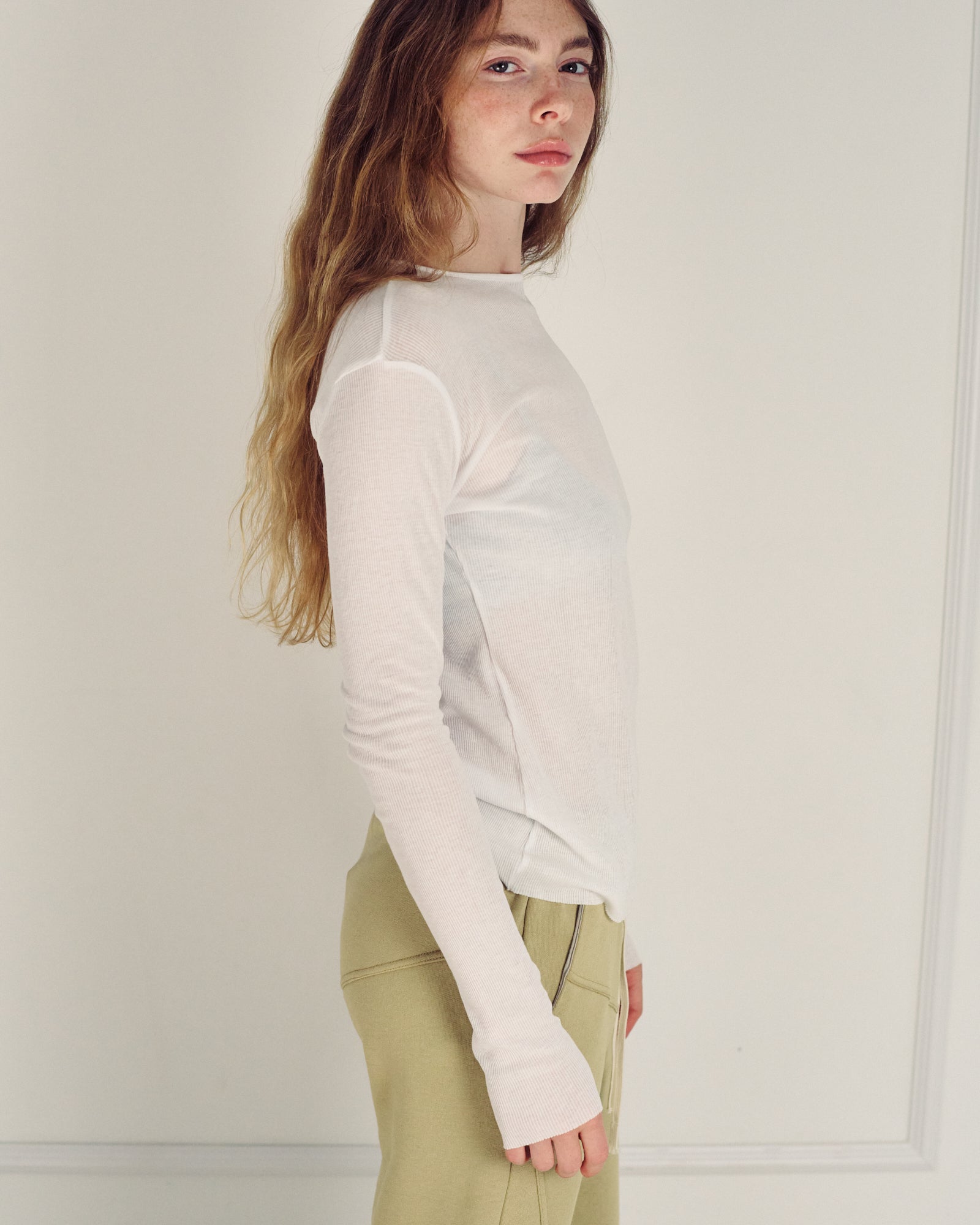 SHAKED WHITE RIB TEE