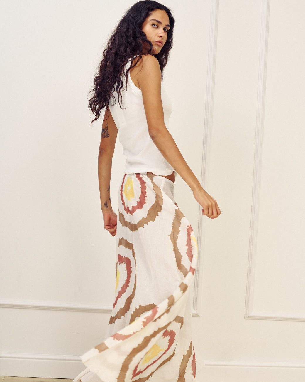 NONA TIE DYE WHITE WITH BROWN SKIRT