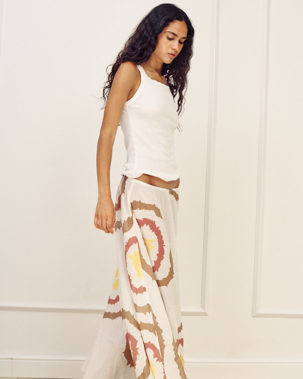 NONA TIE DYE WHITE WITH BROWN SKIRT