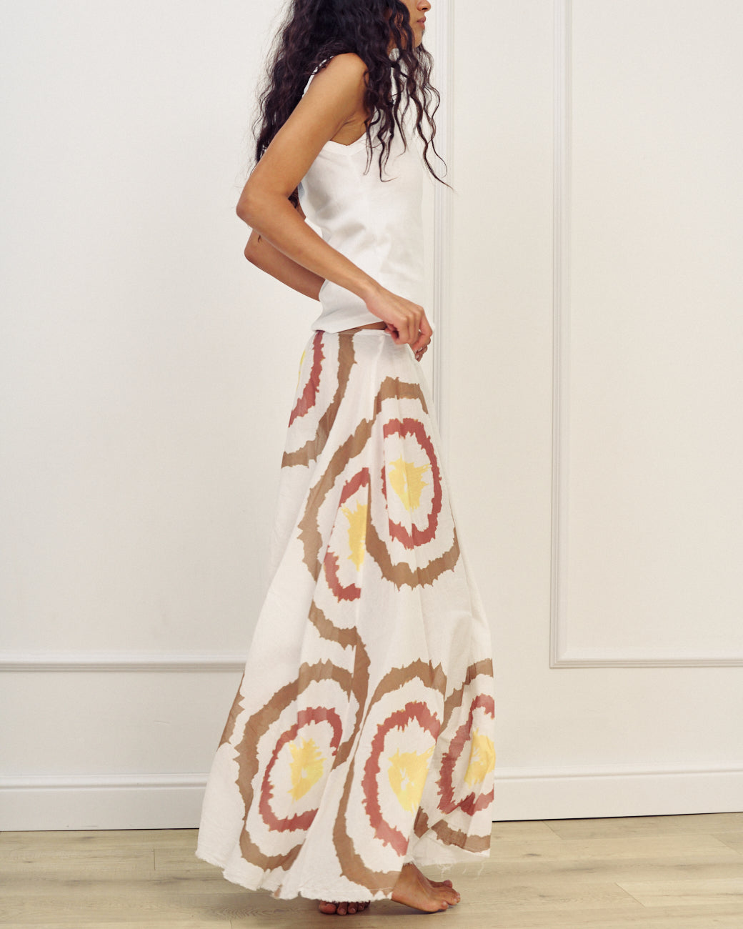 NONA TIE DYE WHITE WITH BROWN SKIRT