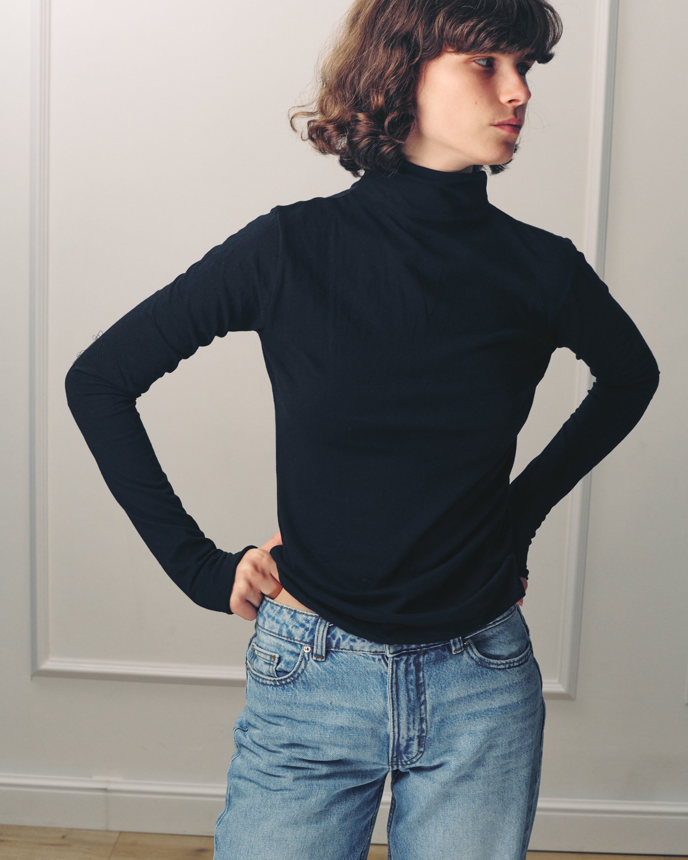 DENIS BLACK TURTLENECK TOP