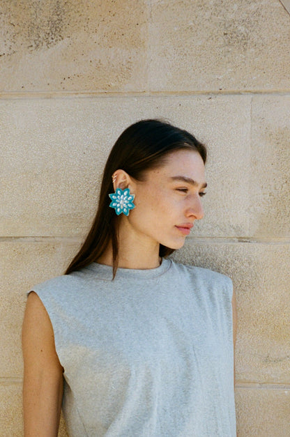 FLORI CLIP EARRING BLUE