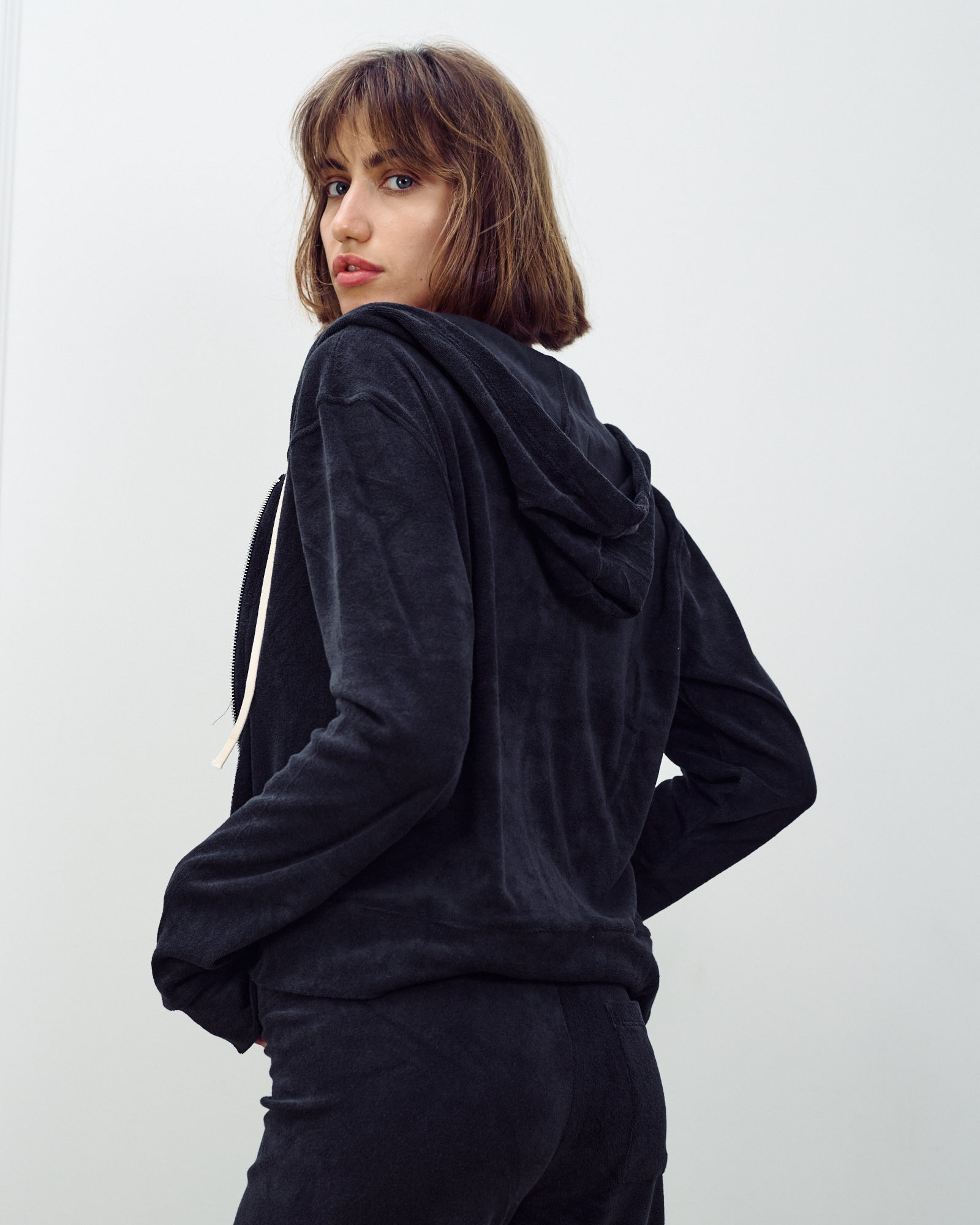 DANIEL ZIP UP EASY BLACK