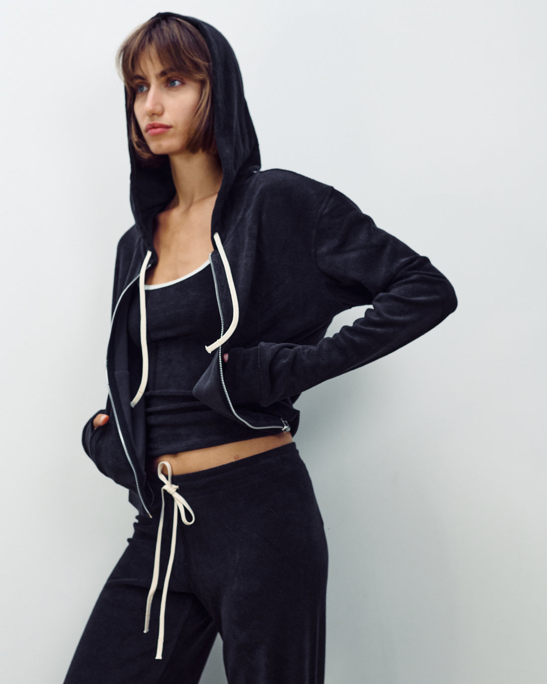 DANIEL ZIP UP EASY BLACK