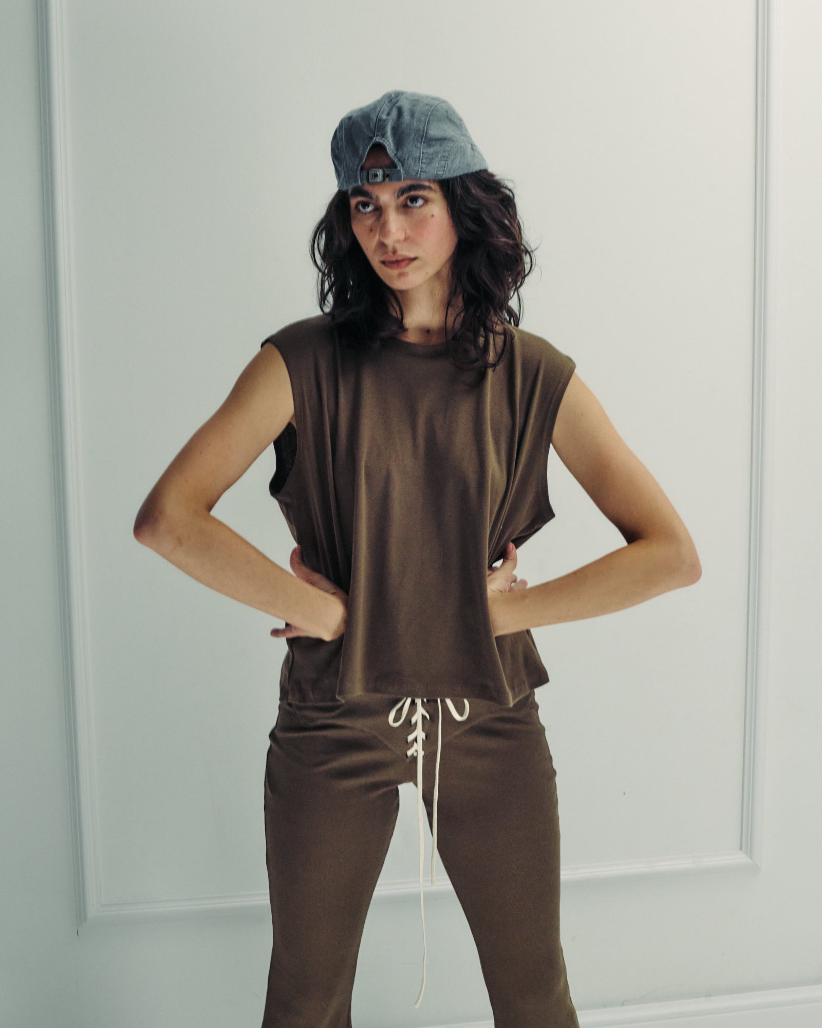 LIA TANK CHOCOLATE