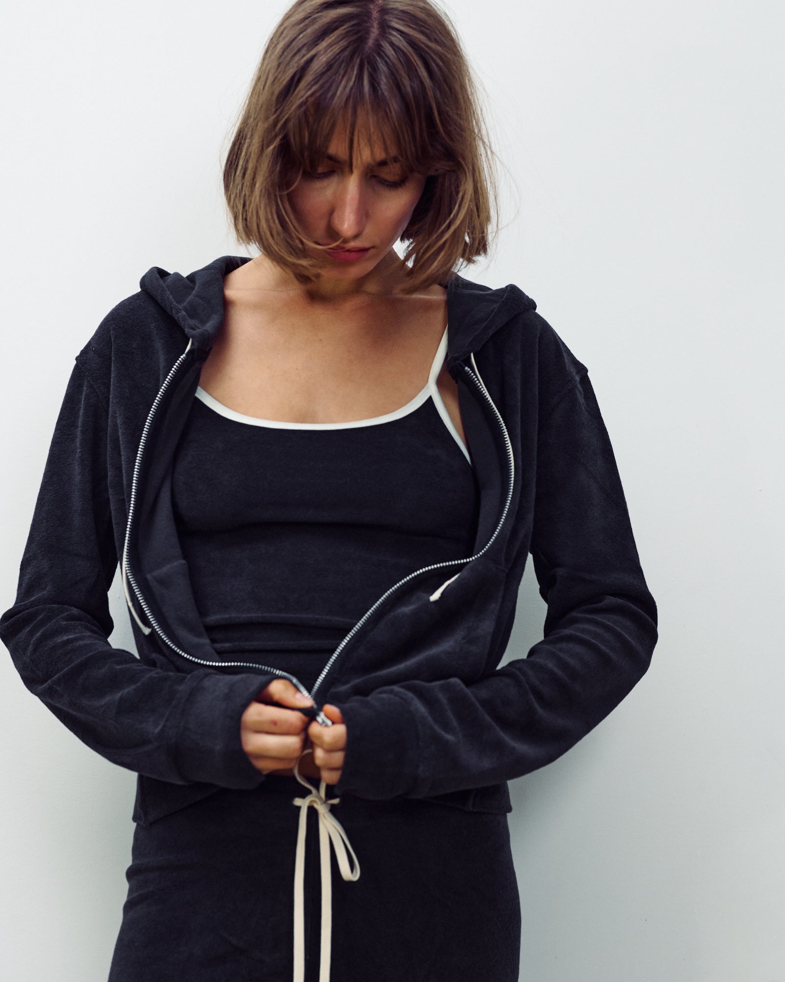 DANIEL ZIP UP EASY BLACK