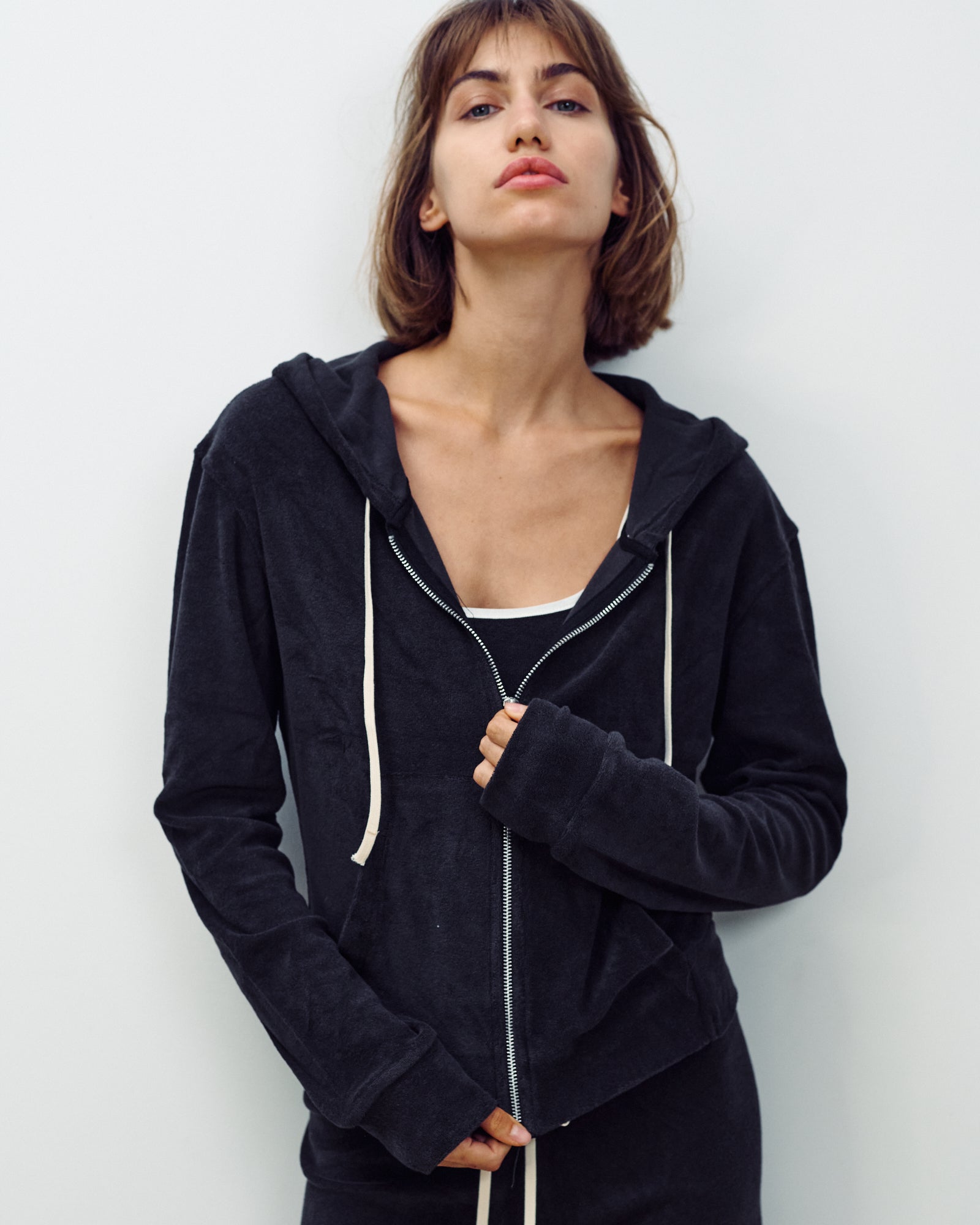 DANIEL ZIP UP EASY BLACK