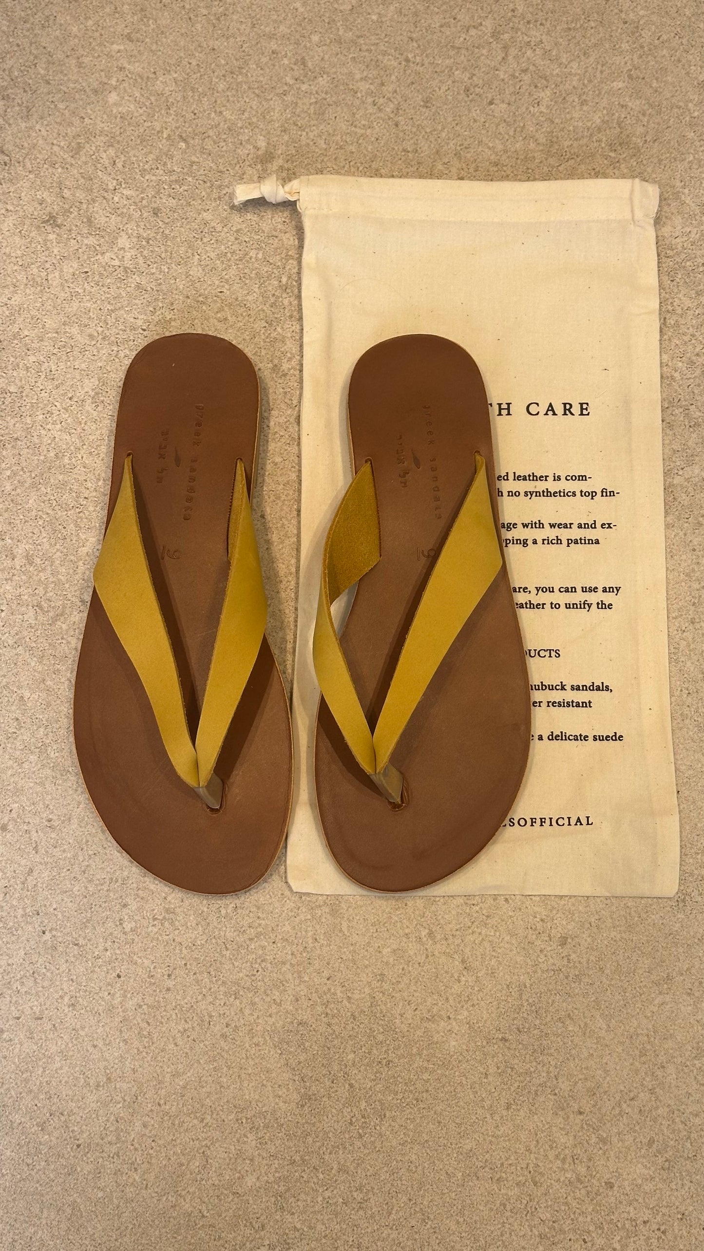 FLIP FLOPS  MUSTARD