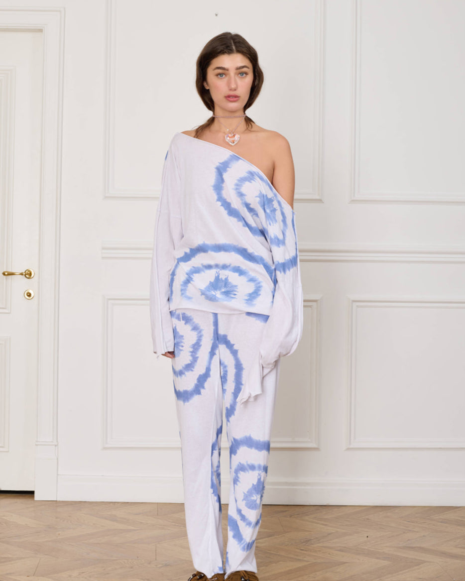 JACKSON WHITE WITH BLUE OVER SIZE SHIRT