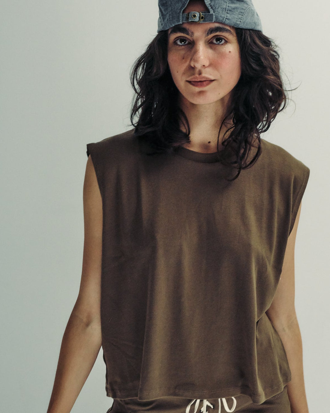 LIA TANK CHOCOLATE