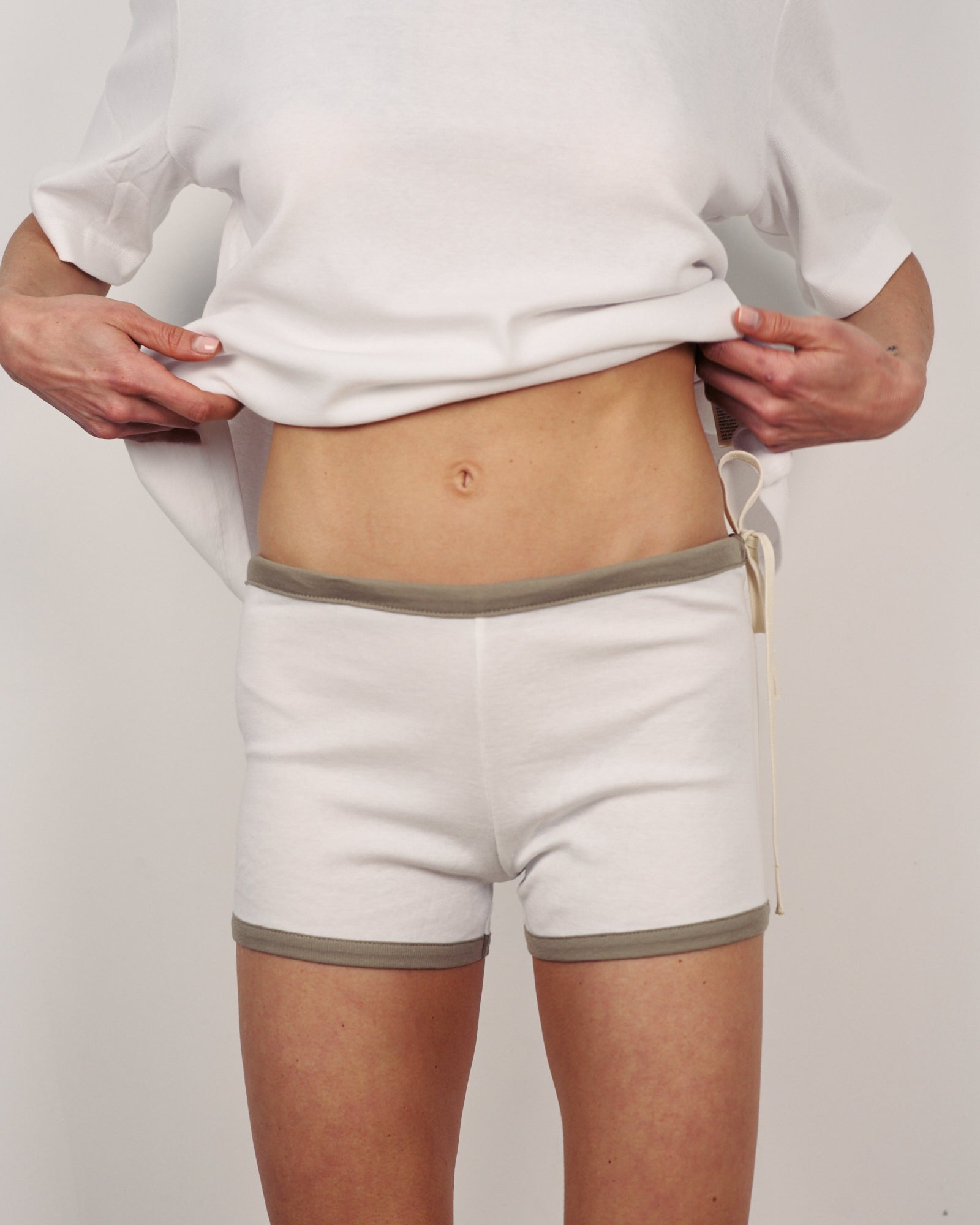 LEON SHORTS WHITE