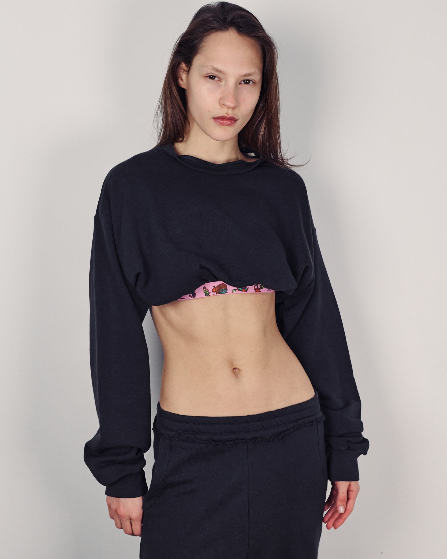SNOOPY CROP SWEATER EASY BLACK