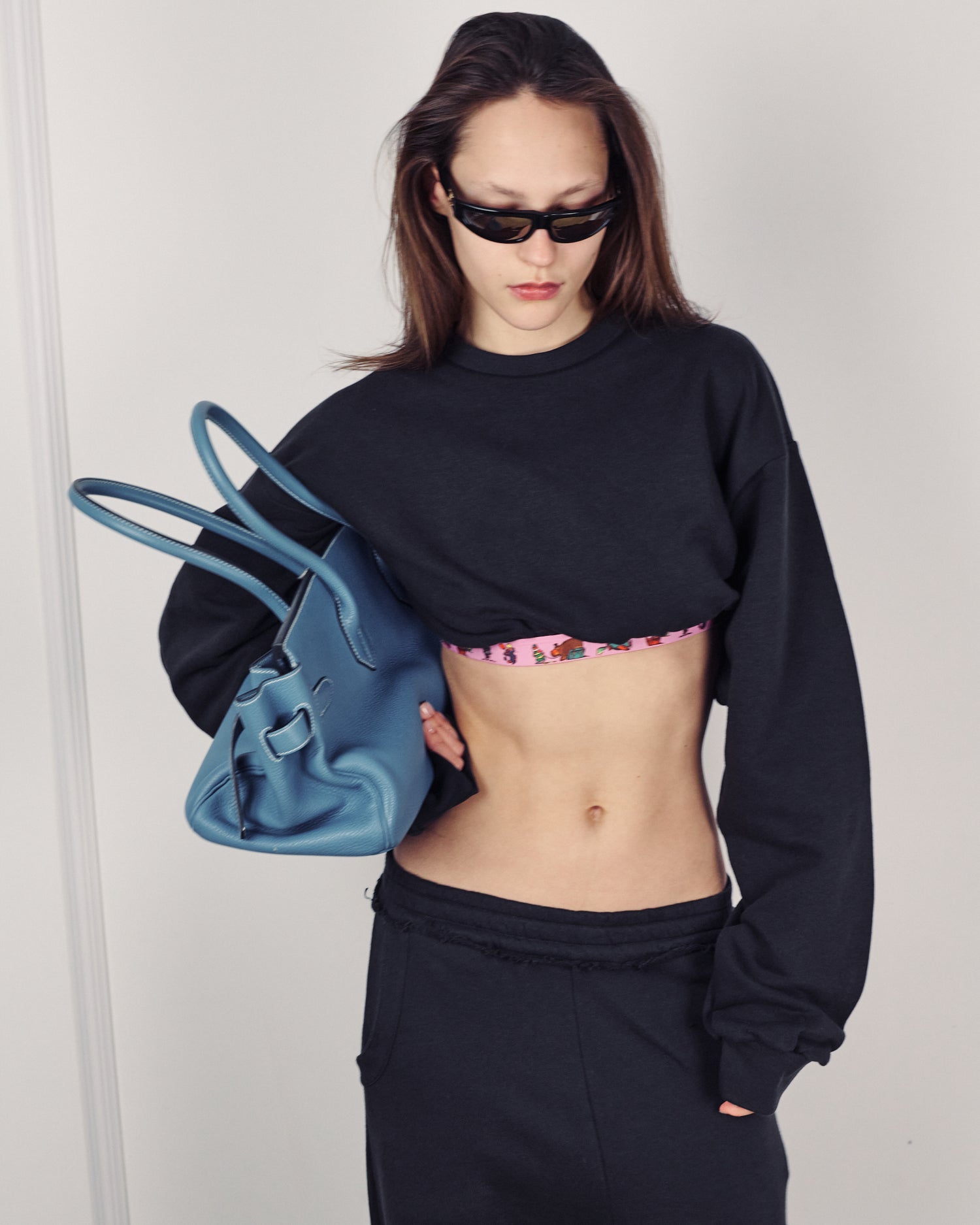 SNOOPY CROP SWEATER EASY BLACK