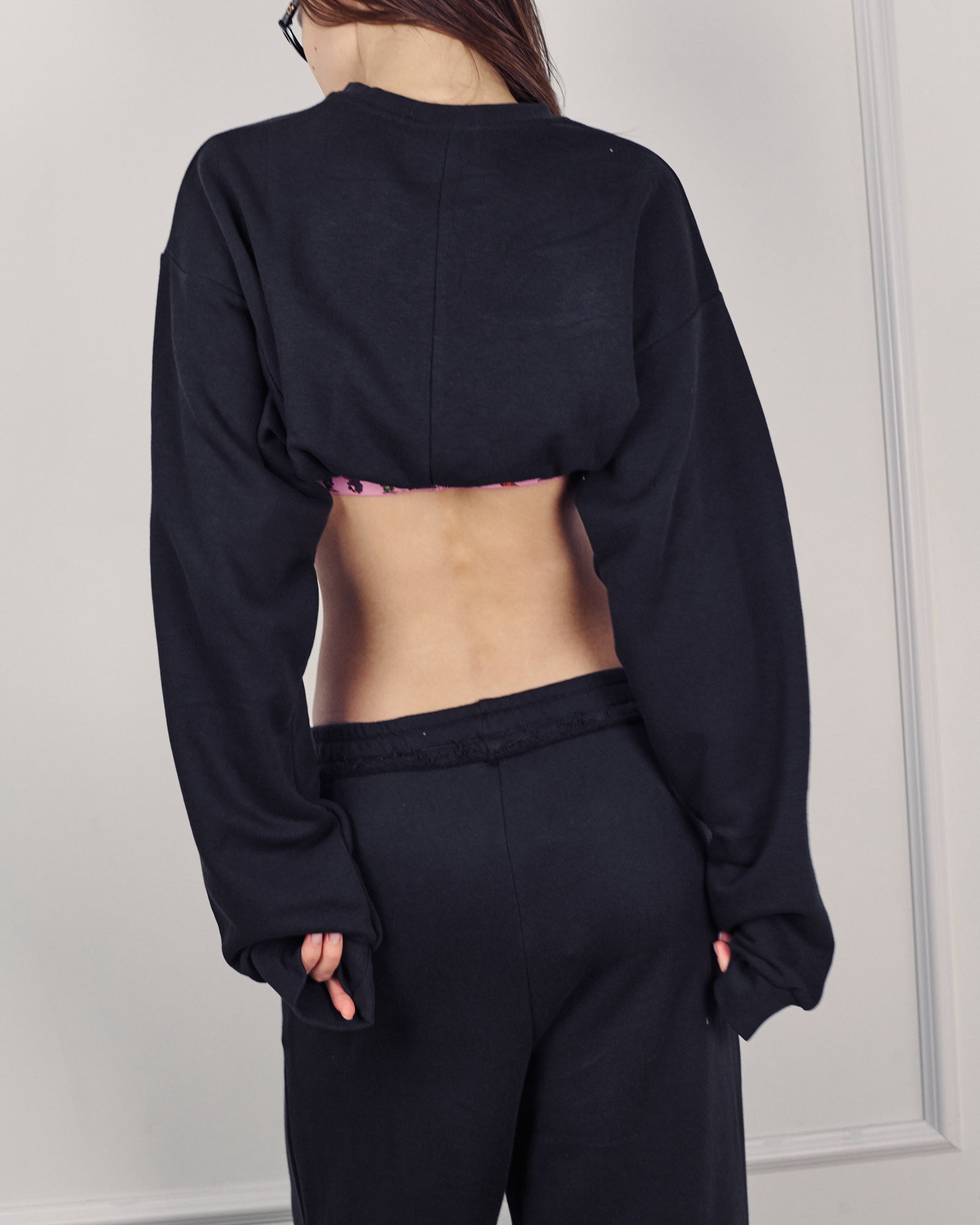 SNOOPY CROP SWEATER EASY BLACK