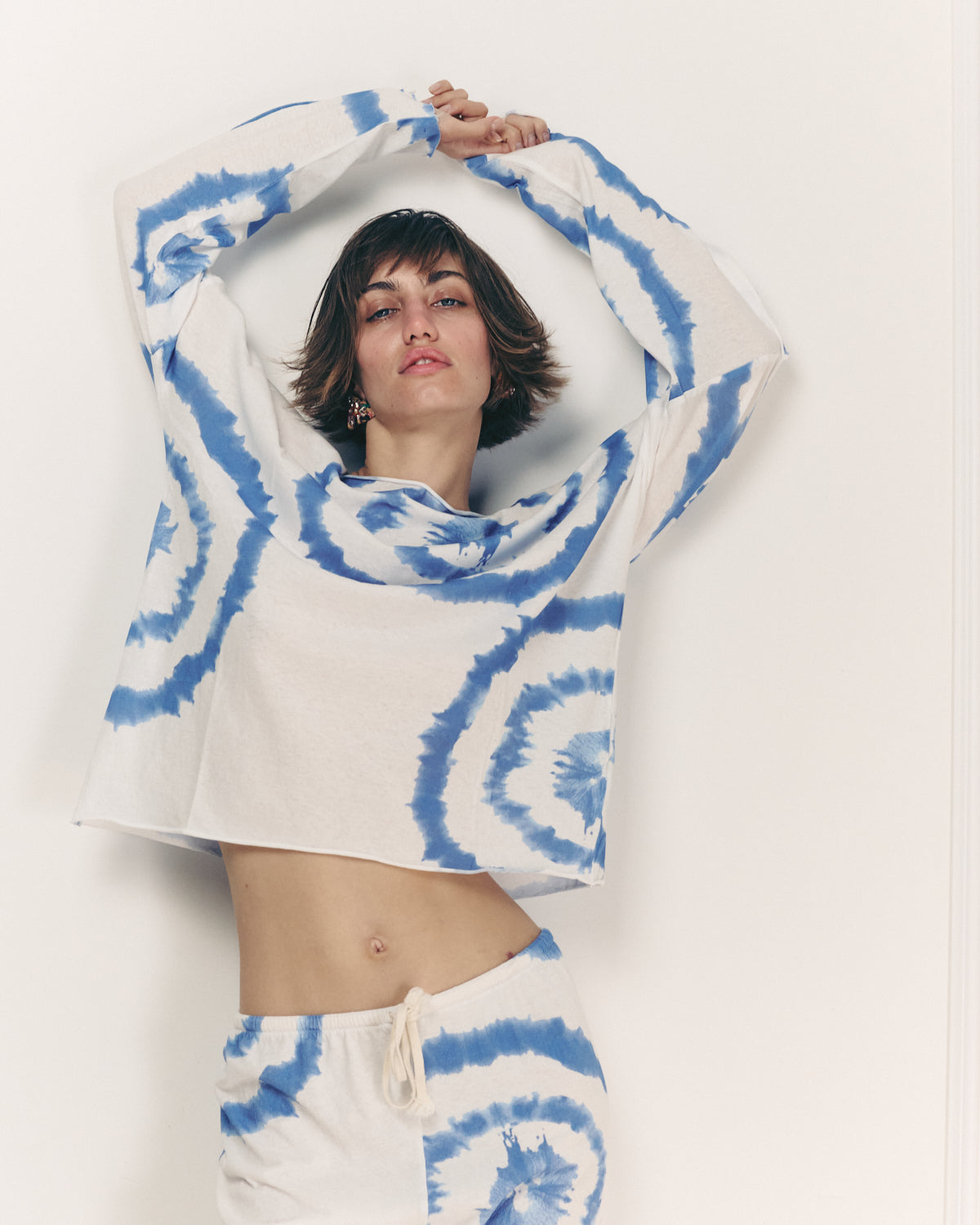 JACKSON WHITE WITH BLUE OVER SIZE SHIRT