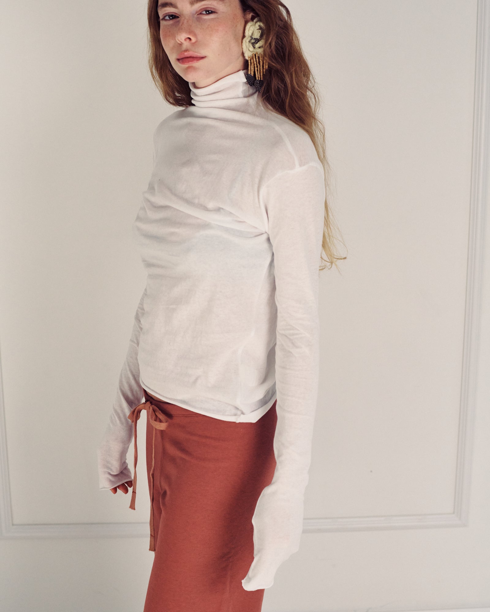 DENIS WHITE TURTLENECK TOP