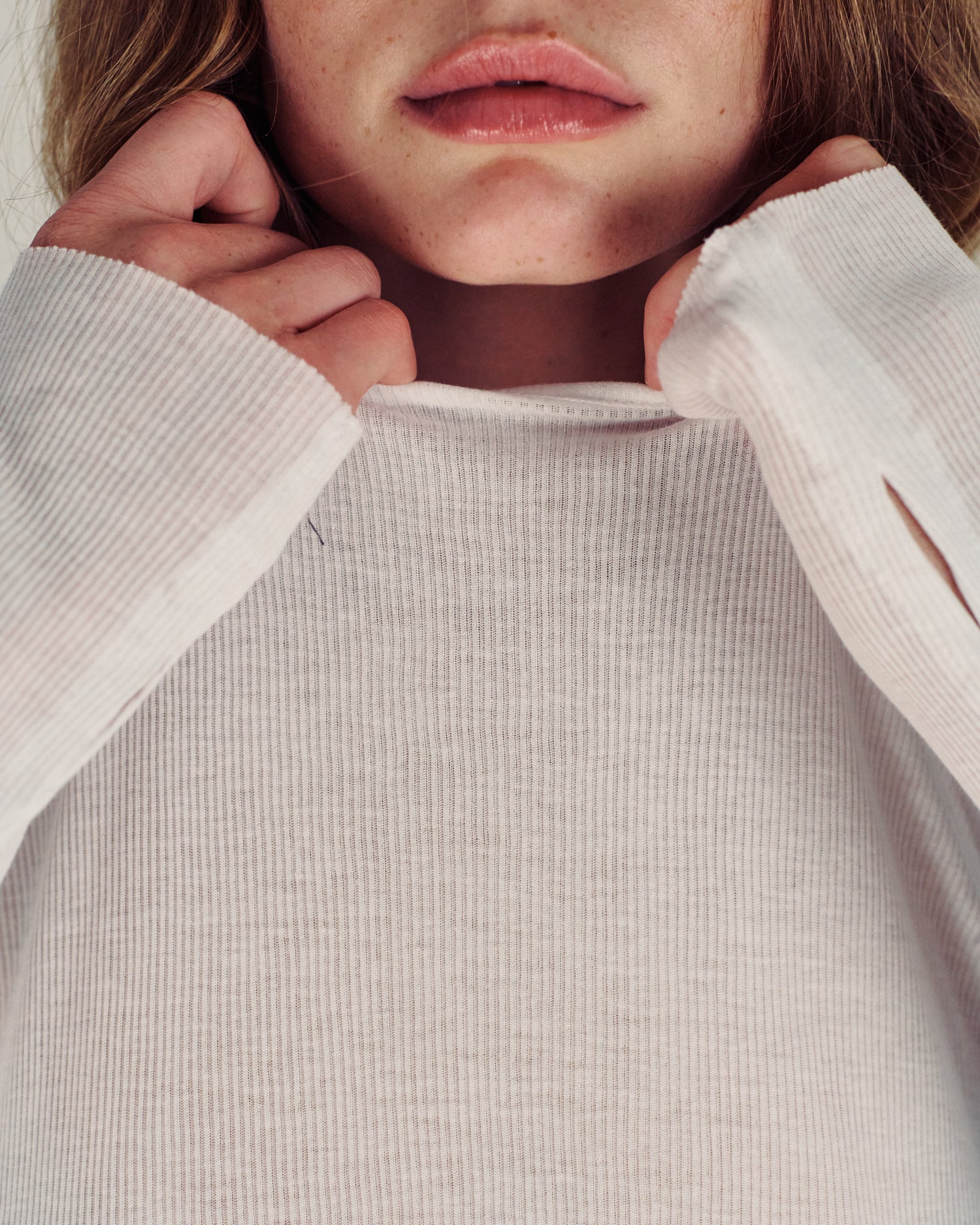 SHAKED WHITE RIB TEE