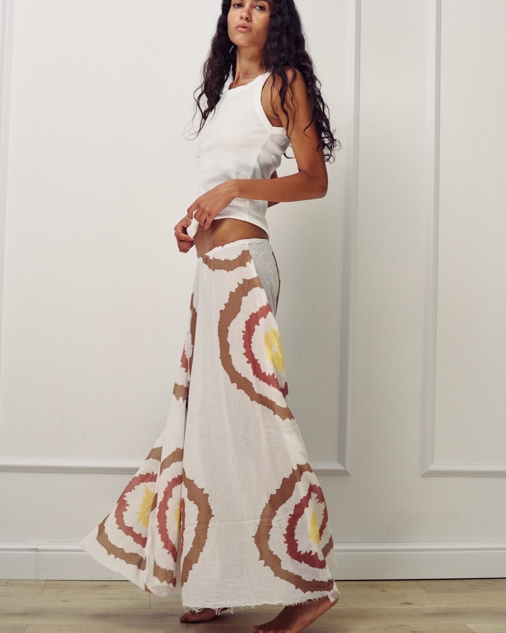 NONA TIE DYE WHITE WITH BROWN SKIRT