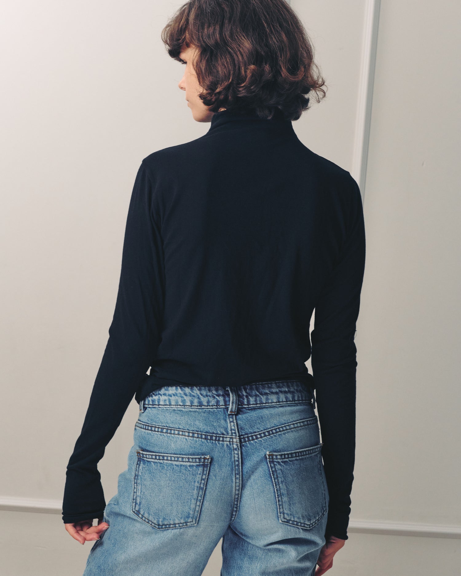 DENIS BLACK TURTLENECK TOP