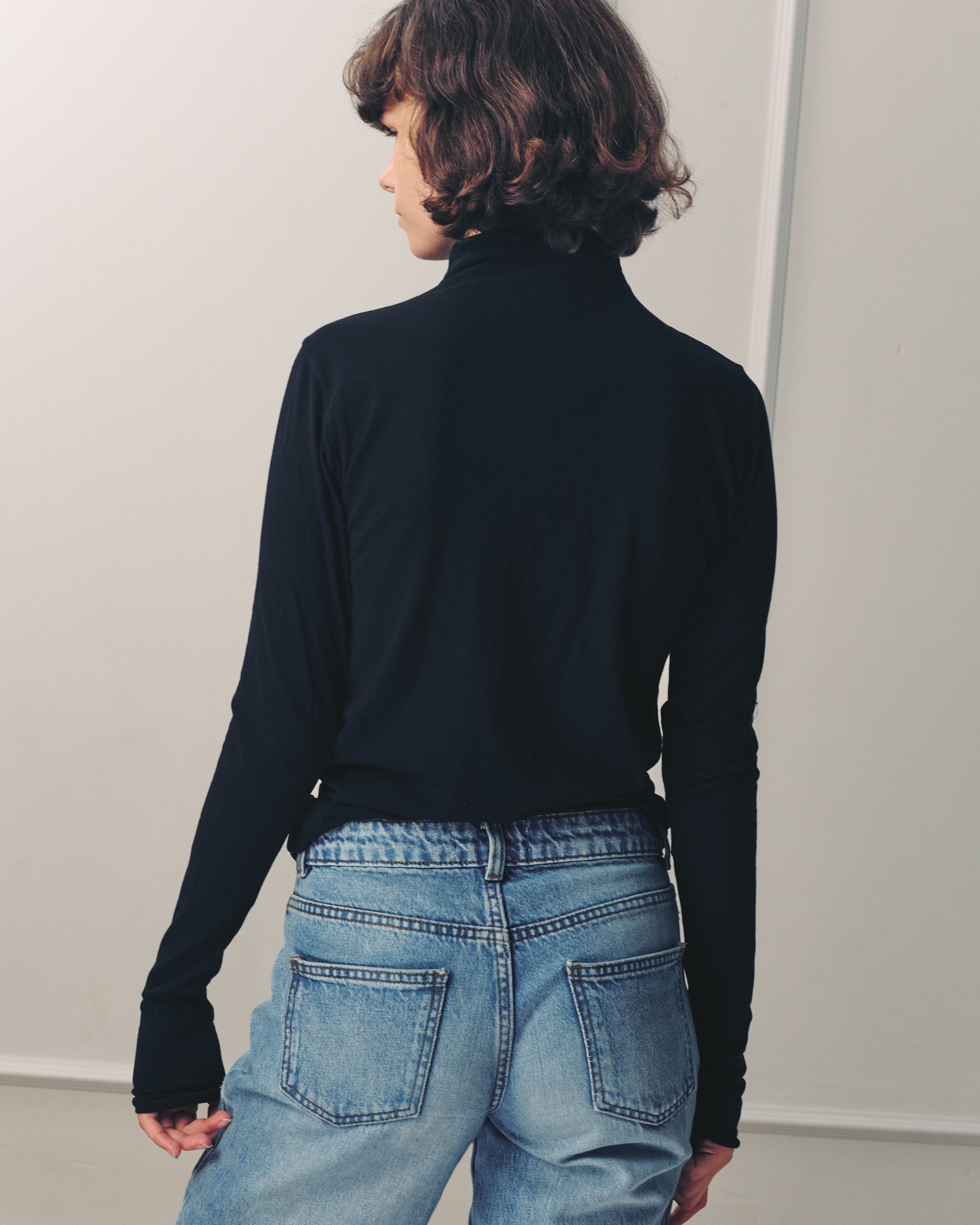 DENIS BLACK TURTLENECK TOP