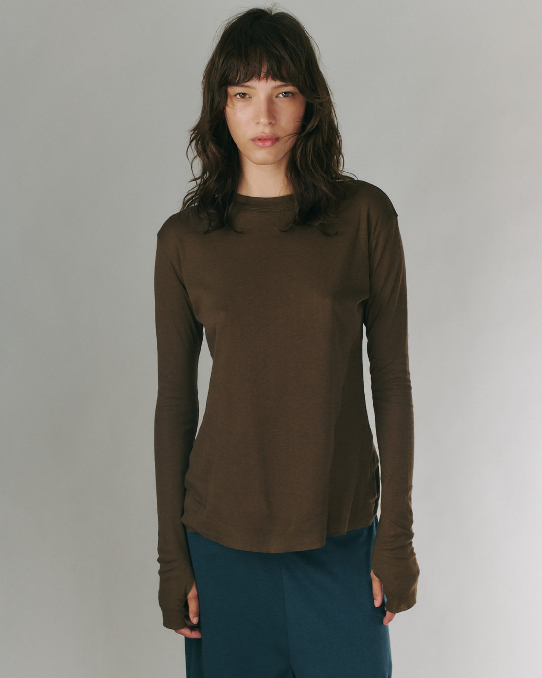 MILA TEE SMOKY BROWN