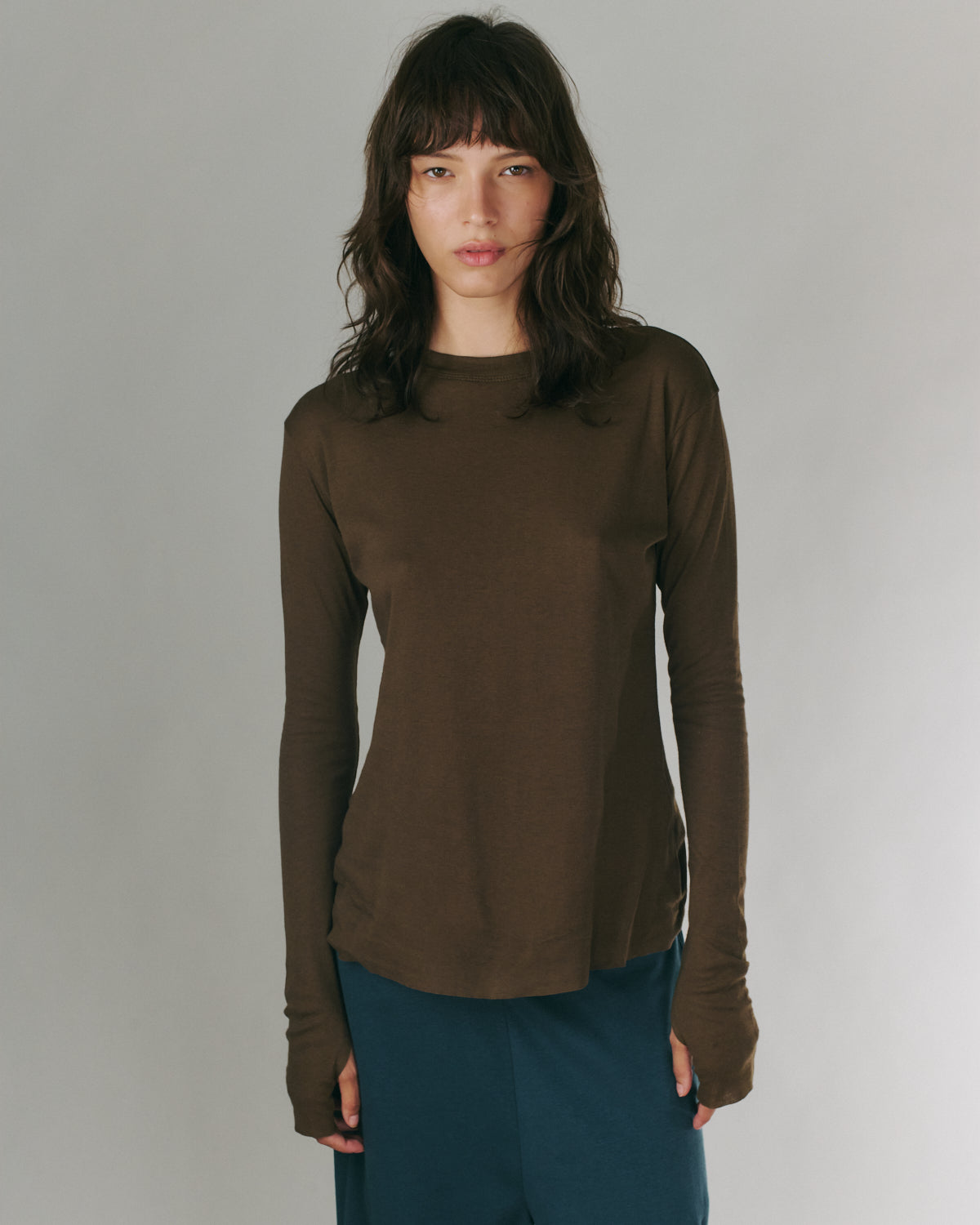 MILA TEE SMOKY BROWN