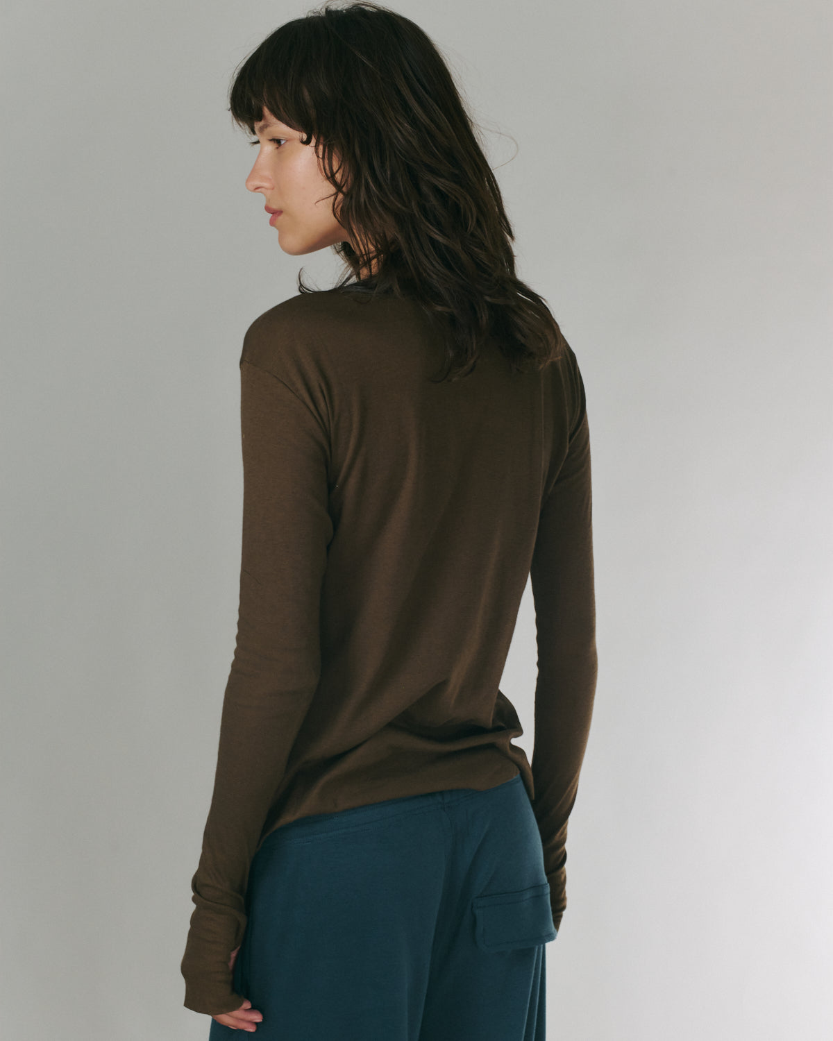 MILA TEE SMOKY BROWN