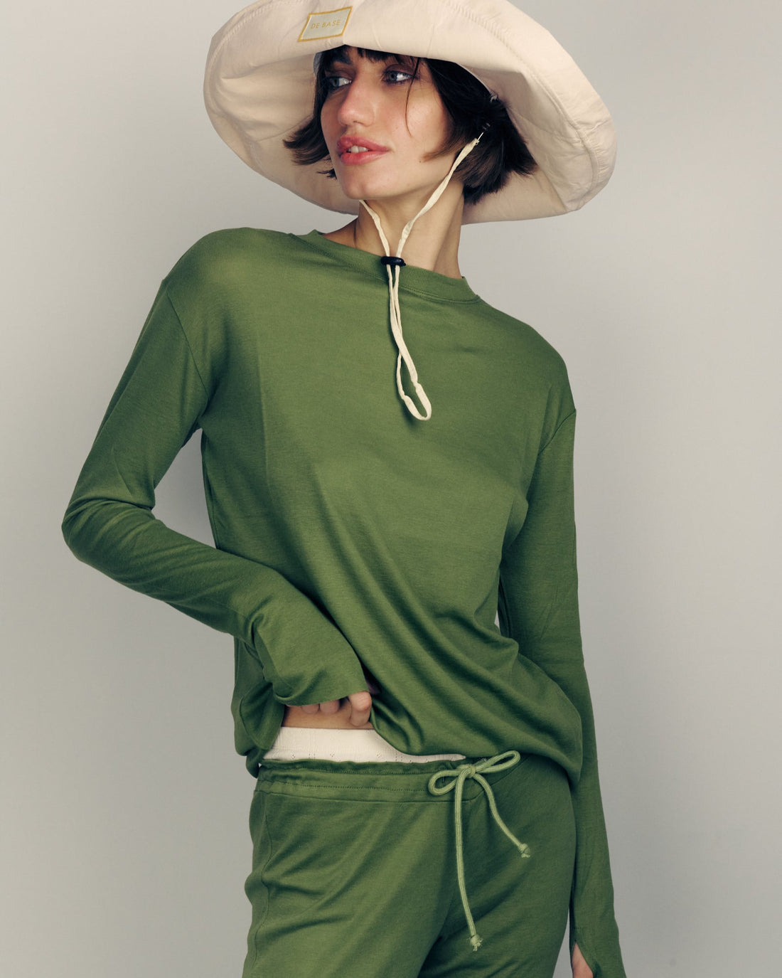 MILA TEE OLIVE GREEN