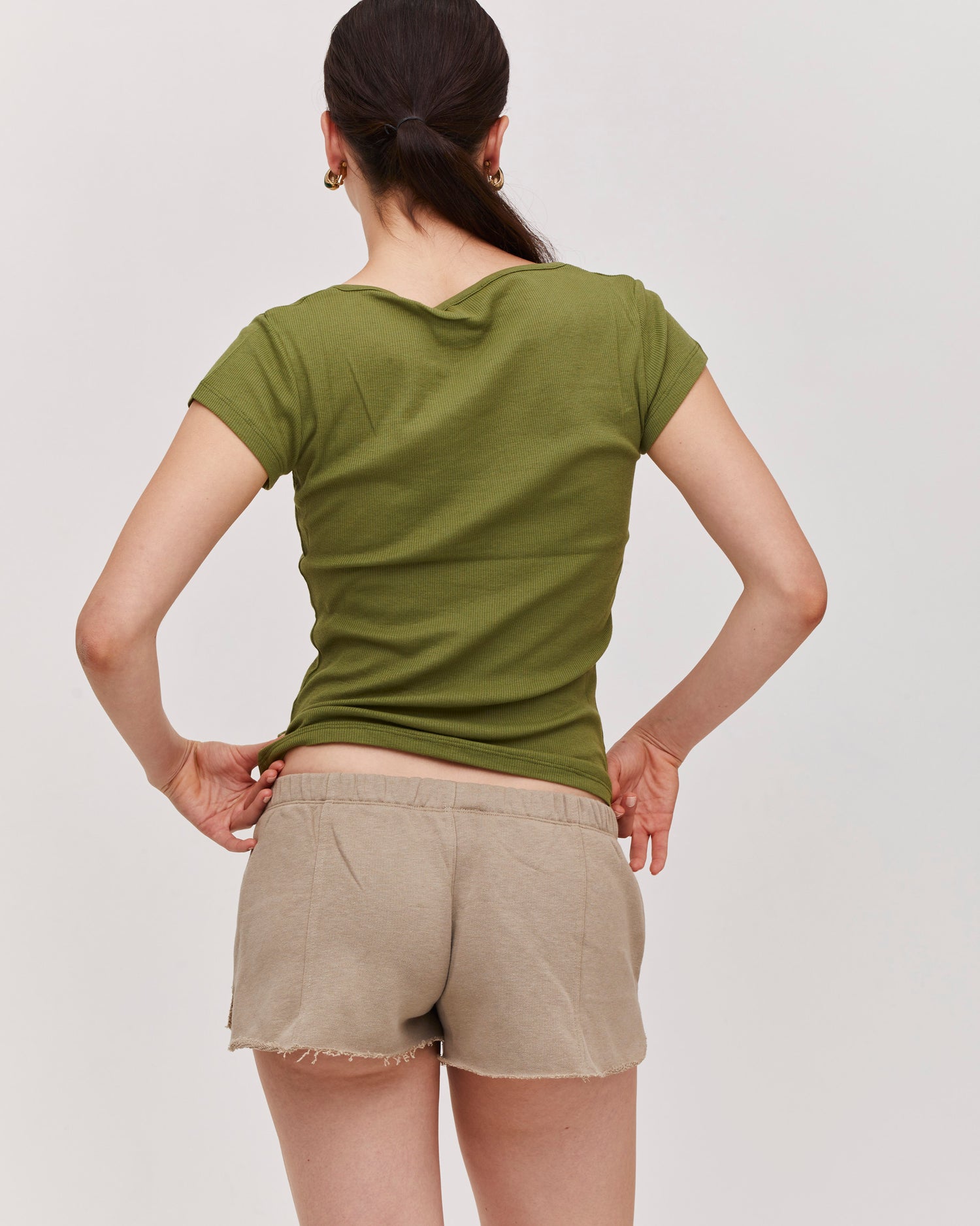 ARTA SHORTS OLIVE GREEN